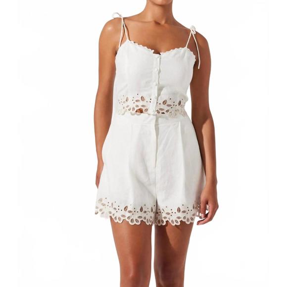 ASTR Pants - NEW ASTR kiya shorts in white